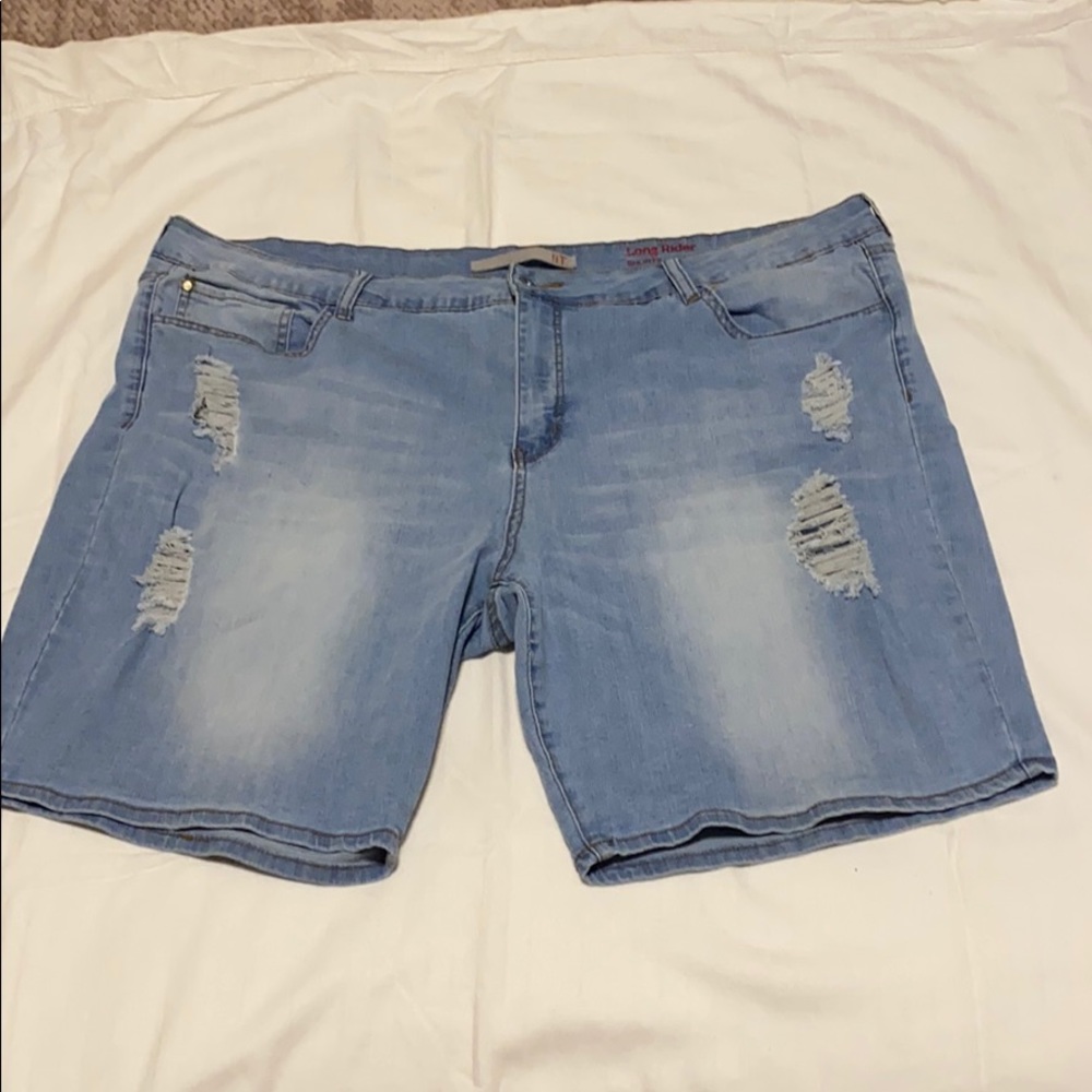 EUC... Stretchy Bermuda shorts